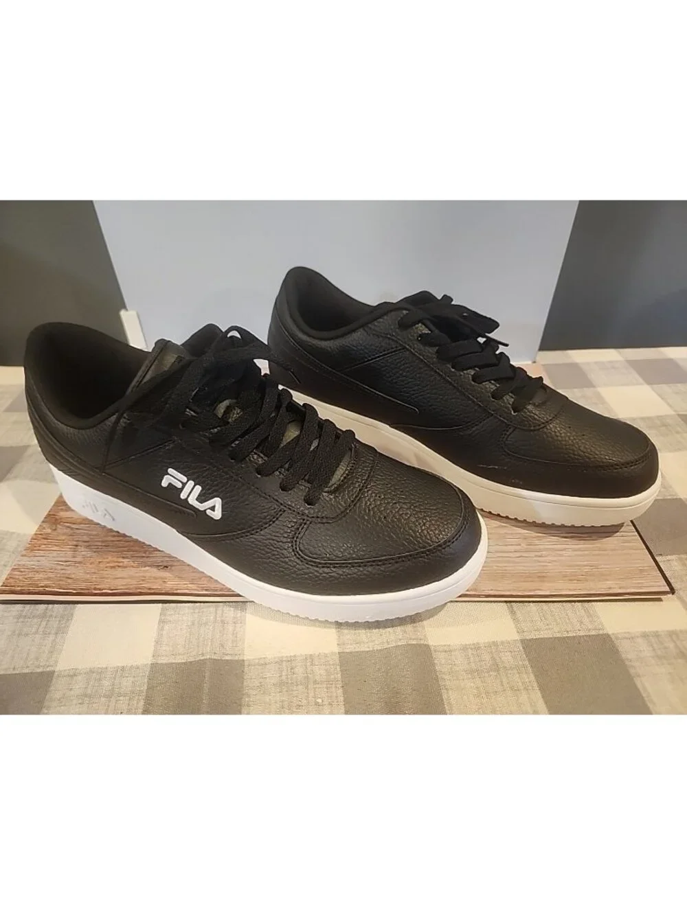 Mens Fila Tennis Shoes Sz. 11 1/2 Black